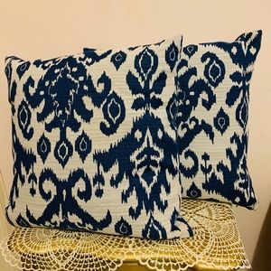 Accent Pillows - Set of 2